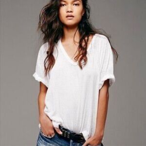 Free People We the Free Free Fallin white V-neck tee Medium
